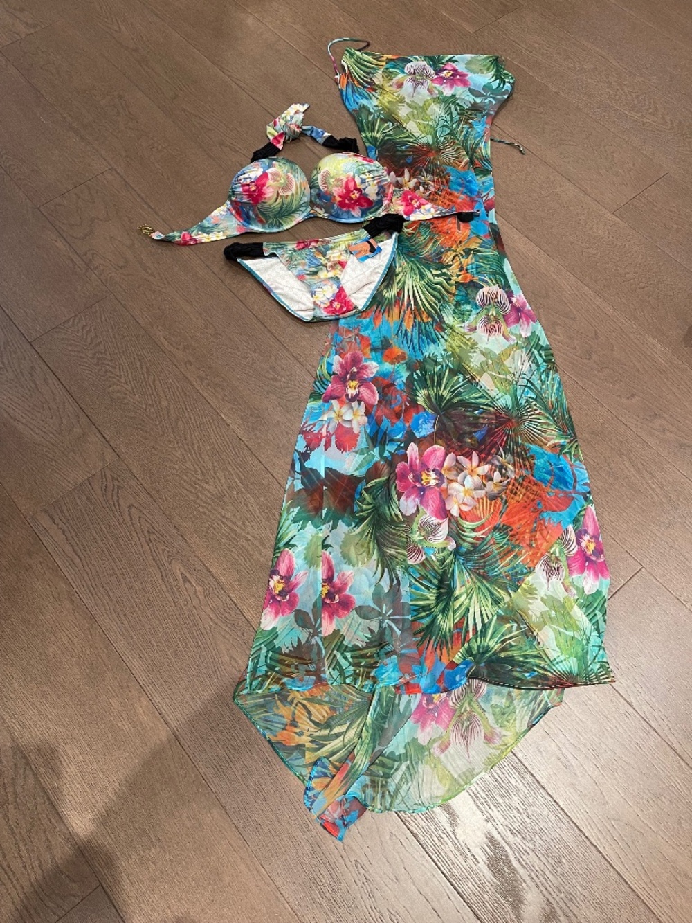 NWT trio Victoria Secrets bikini bombshell 36C,M bottoms and M maxi coverup